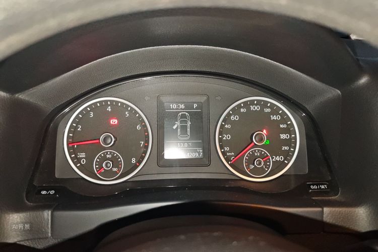 Volkswagen Tiguan 2015 صورة سيارة #13