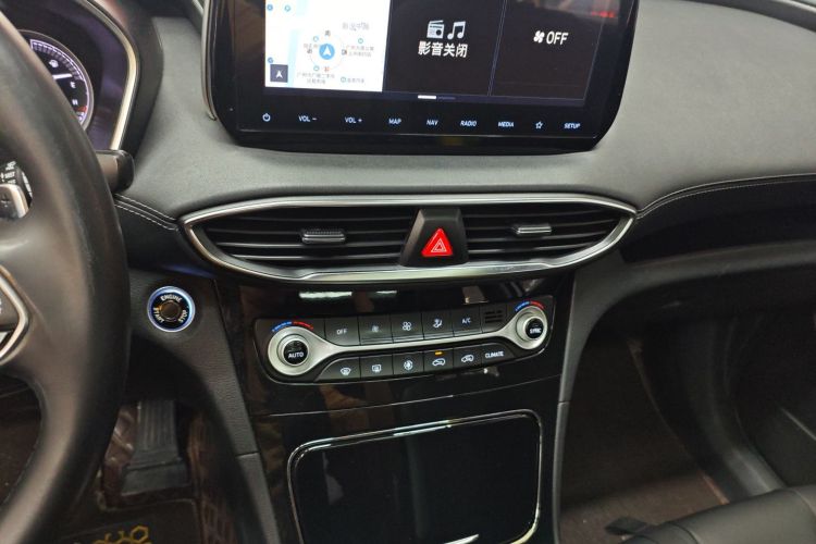 Hyundai Santa Fe 2019 car image #13