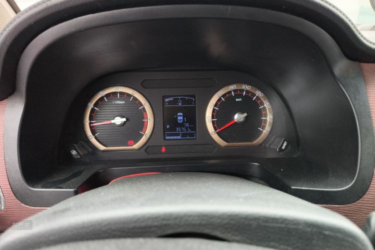 Forthing Lingzhi 2017 car image #13