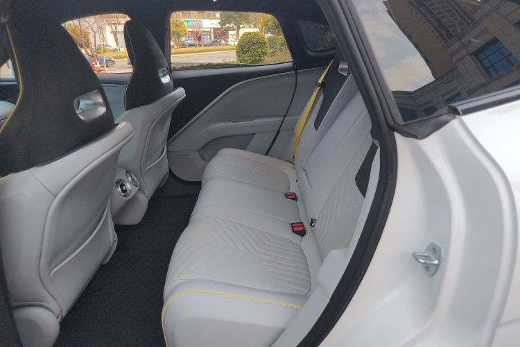 Avatr 11 2024 car image #13