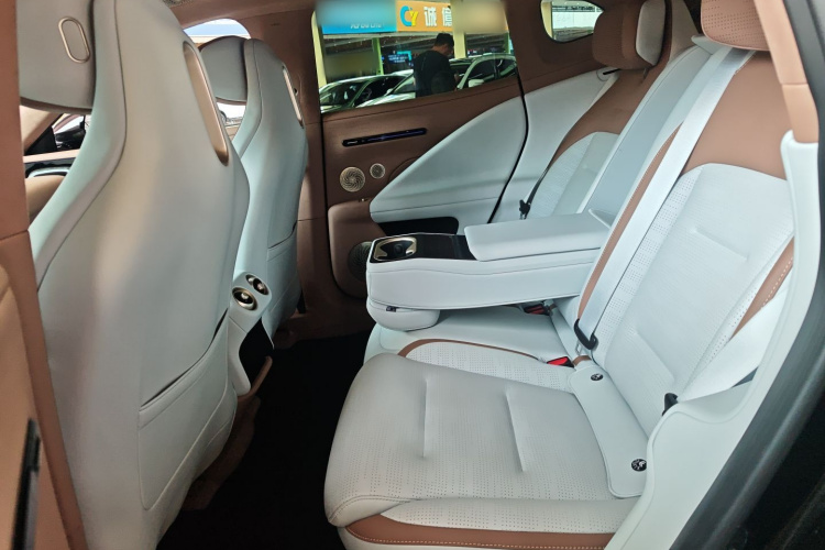 Avatr 07 2025 car image #13