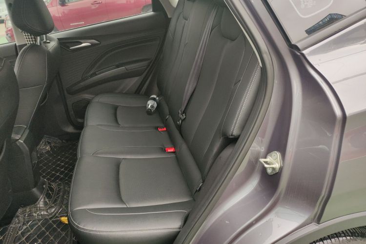 哪吒汽车 哪吒V 2023 汽车图片 #13