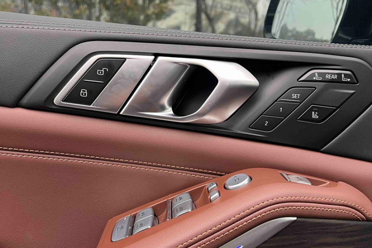 BMW X7 2023 صورة سيارة #13