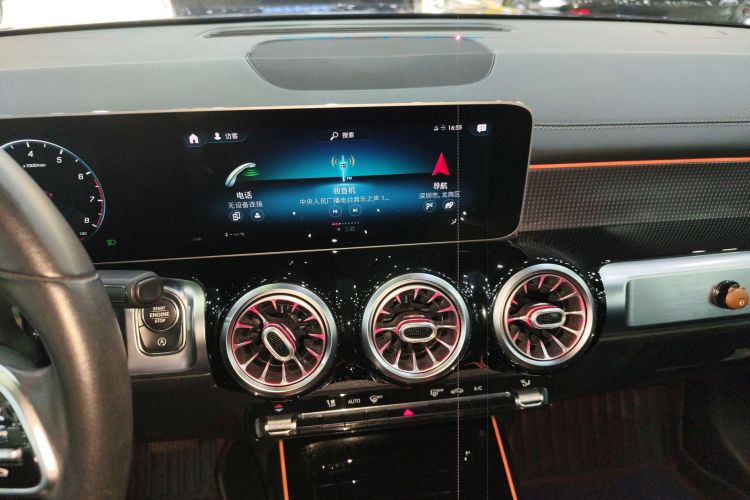 Mercedes-Benz GLB Class 2020 car image #13