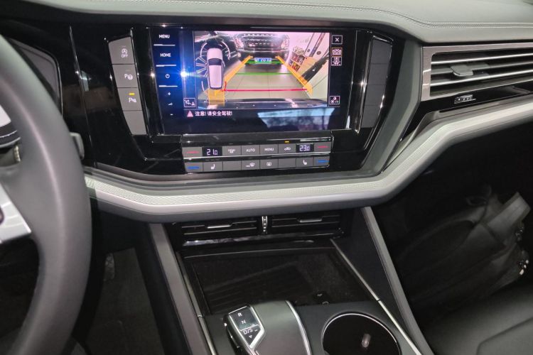 Volkswagen Touareg 2020 immagine di auto #13