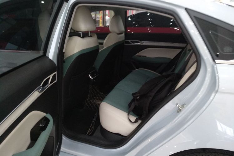 GEELY Emgrand L HiP 2023 صورة سيارة #13