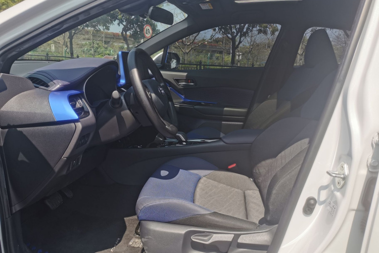 Toyota C-HR EV 2021 car image #13