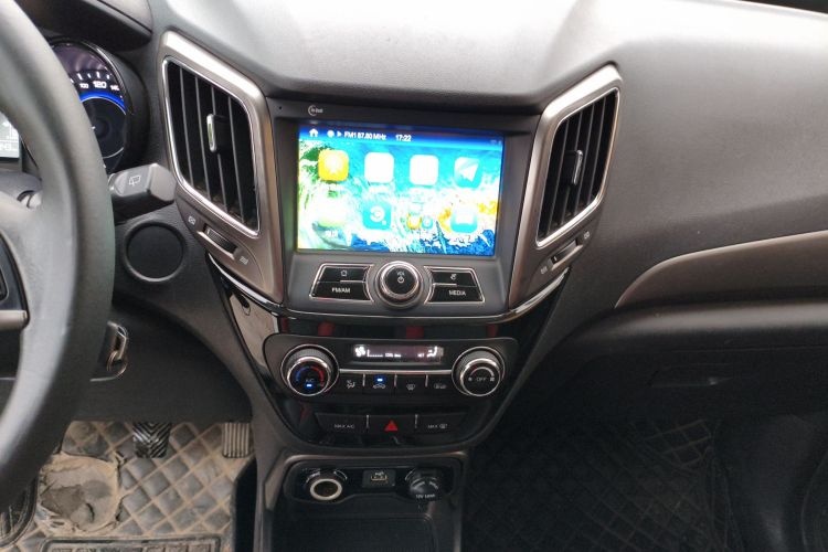 Changan CS15 2018 صورة سيارة #13