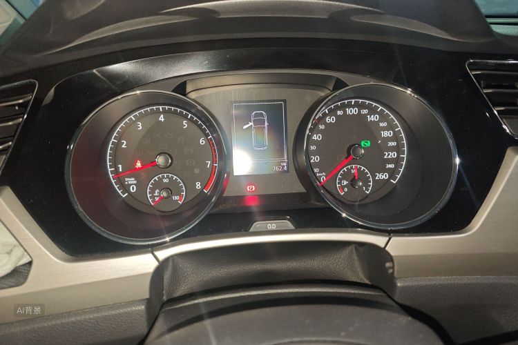 Volkswagen Touran 2018 car image #13