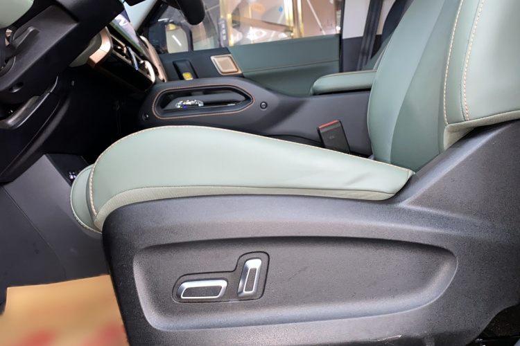2025 car image #13