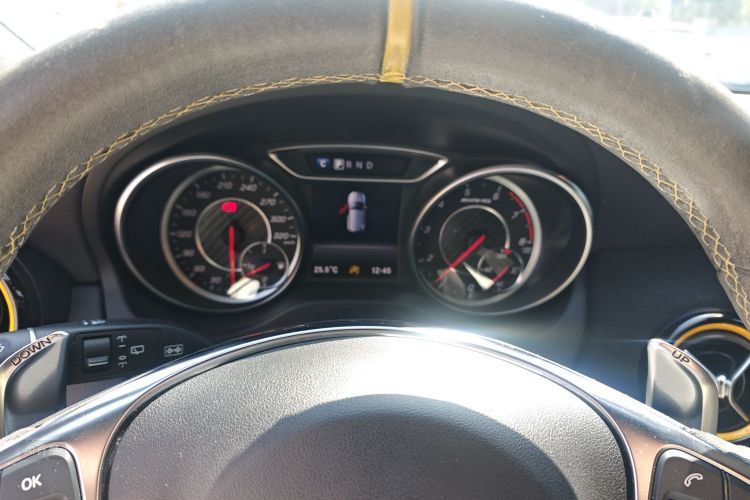 Mercedes-Benz GLA AMG 2018 immagine di auto #13