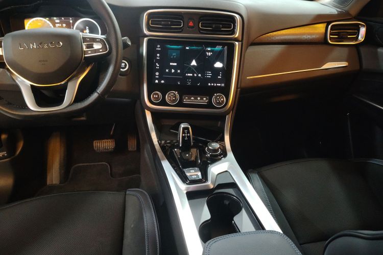 Lynk & Co 01 EM-P 2018 car image #13