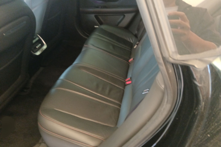 Xpeng P7 2021 صورة سيارة #13