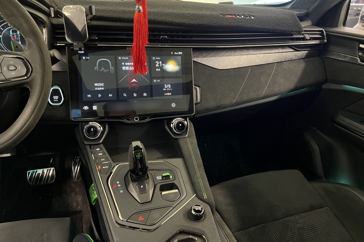 Lynk & Co 05 2022 car image #13