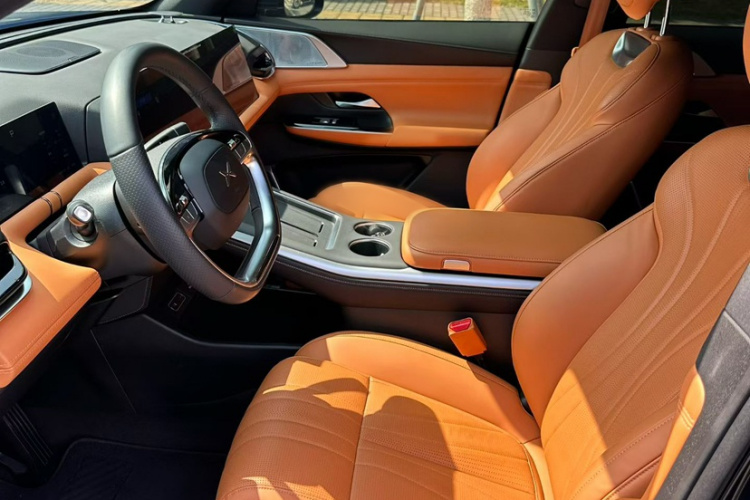 Xpeng G9 2023 صورة سيارة #13