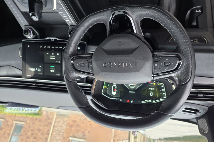 Lynk & Co 01 EM-P 2022 car image #13