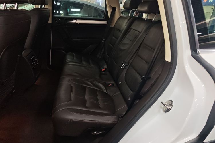 Volkswagen Touareg 2016 car image #13