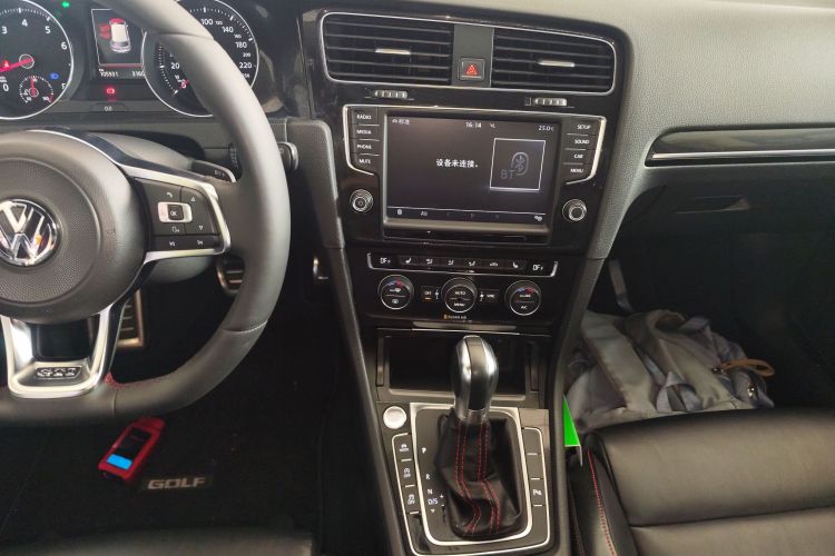 Volkswagen GolfGTI 2017 immagine di auto #13