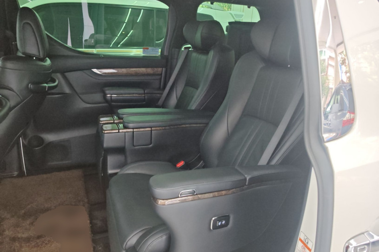 Toyota Alphard 2022 car image #13