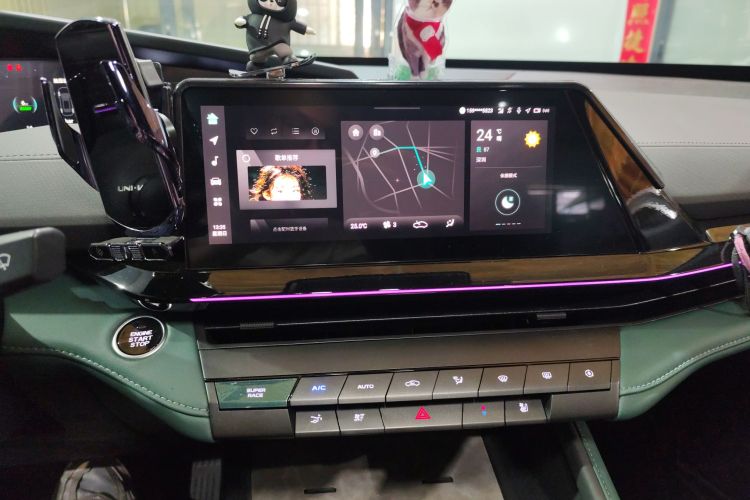 Changan UNI-V iDD 2024 car image #13