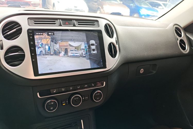 Volkswagen Tiguan 2015 car image #13