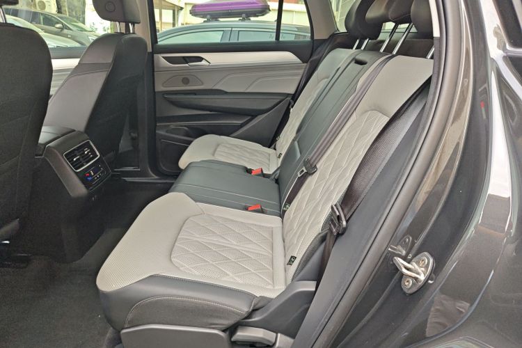 Volkswagen Tavendor 2024 car image #13