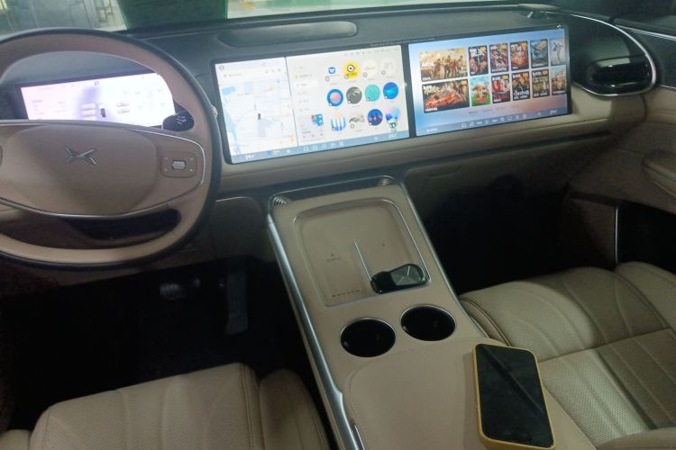 Xpeng G9 2025 car image #13