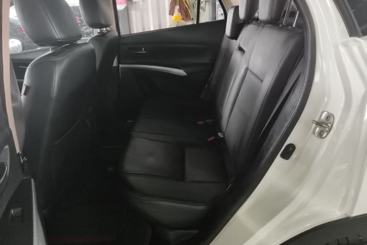 Suzuki S-Cross 2015 صورة سيارة #13