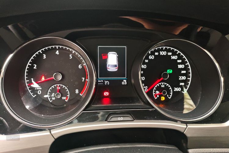 Volkswagen Touran 2018 car image #13