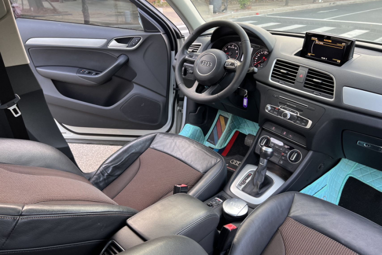 Audi Q3 2017 car image #13