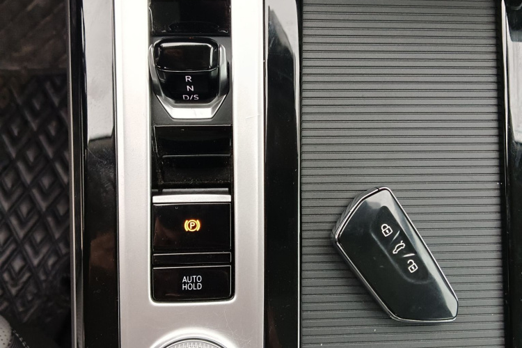 Volkswagen Tavendor 2024 car image #13