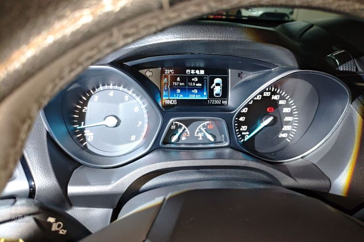 Ford Kuga 2015 car image #13