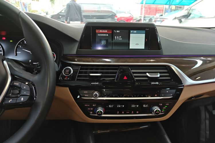 BMW 5 Series 2017 #13 BMW 5 Series 2017 car image #13