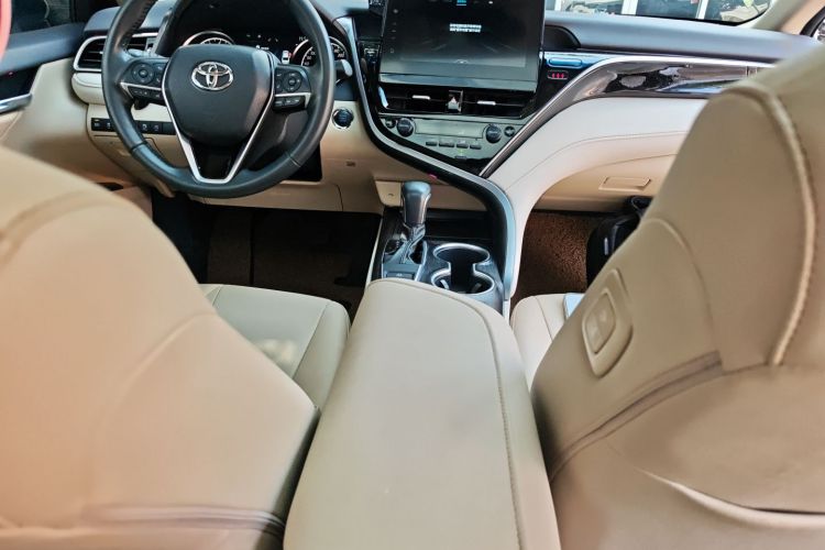 Toyota Camry 2023 immagine di auto #13