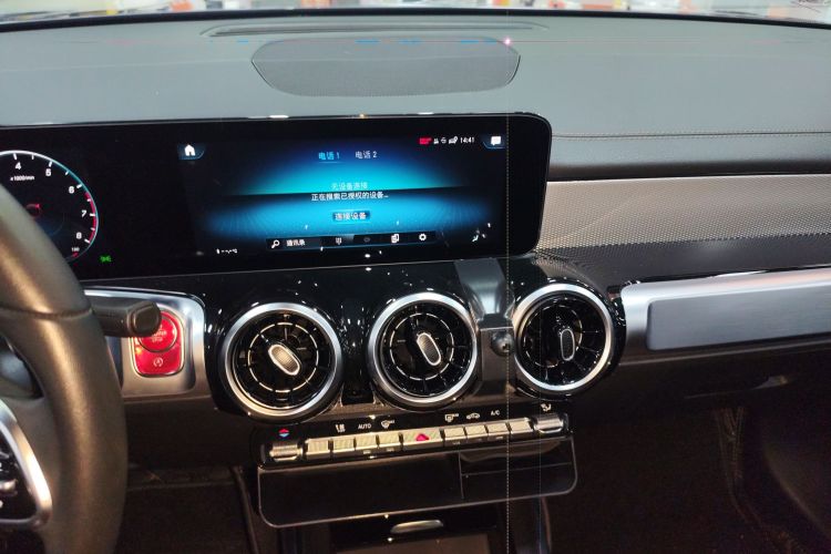 Mercedes-Benz GLB Class 2023 car image #13