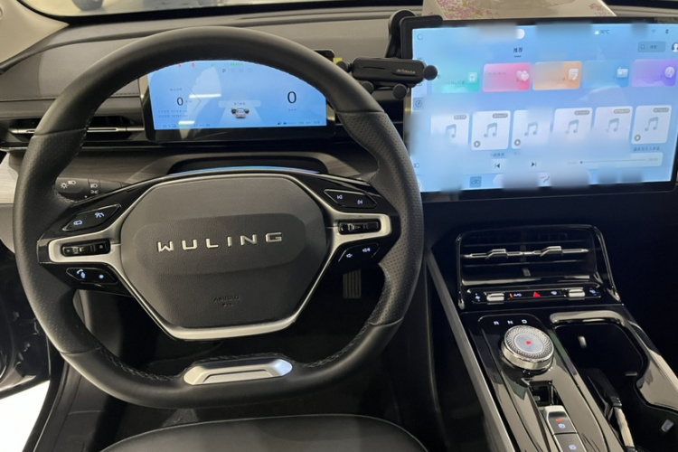 Wuling Starlight 2024 car image #13