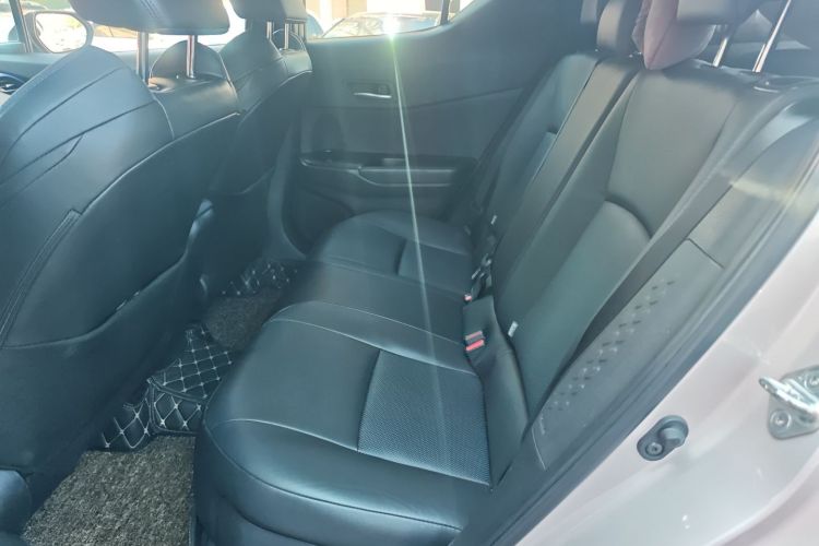 Toyota C-HR 2021 car image #13