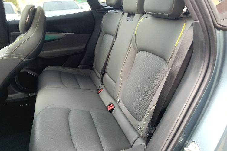 Lynk & Co 08 EM-P 2024 car image #13