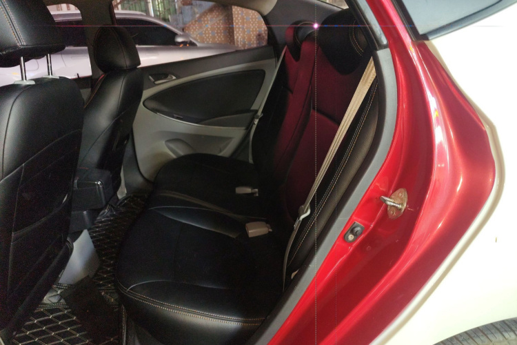 Hyundai Reina 2016 car image #13