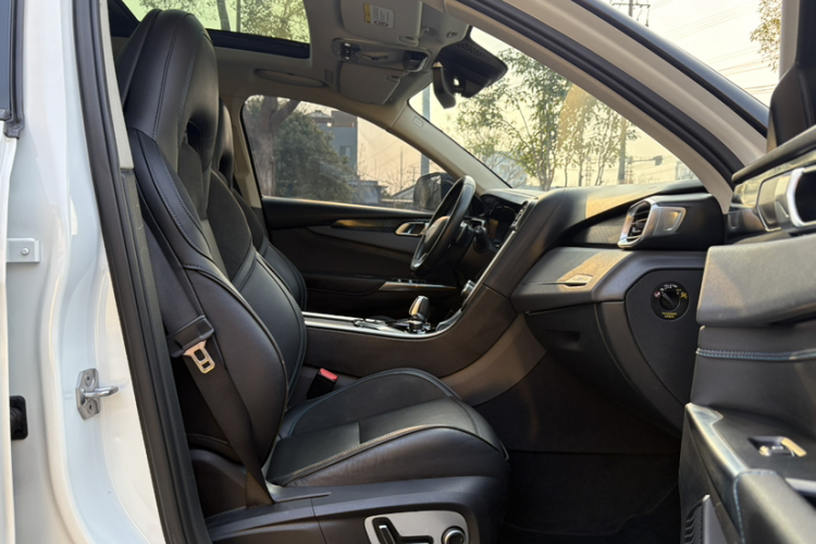 Lynk & Co 01 EM-P 2018 car image #13
