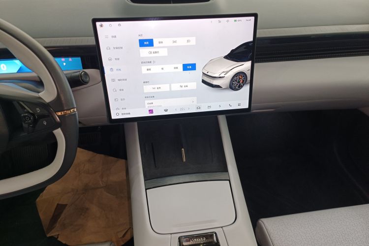 Lynk & Co 2024 #13 Lynk & Co 2024 car image #13