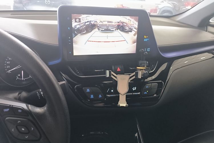 Toyota C-HR 2019 car image #13