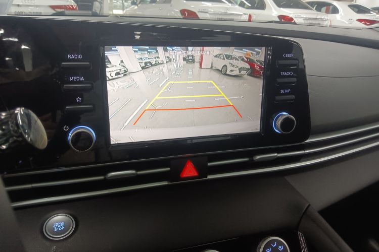 Hyundai Elantra 2024 immagine di auto #13