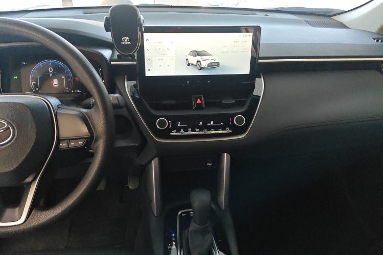 Toyota Frontlander 2023 car image #13