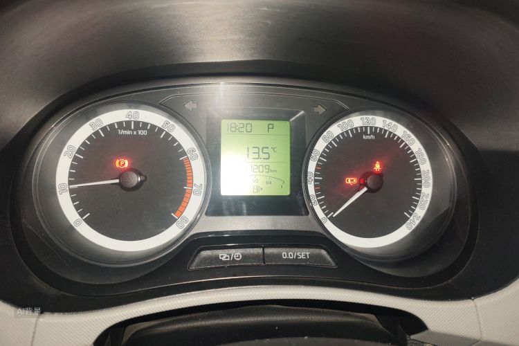 Skoda Fabia 2017 immagine di auto #13