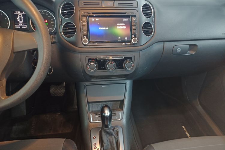 Volkswagen Tiguan 2015 car image #13