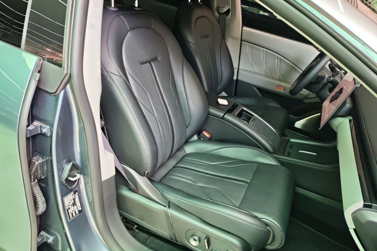 极氪 极氪007 2024 汽车图片 #13