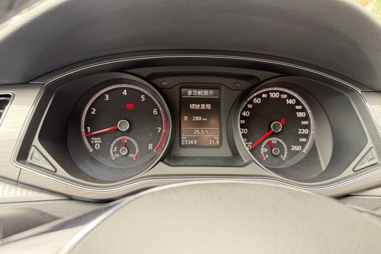 Volkswagen Passat 2018 car image #13