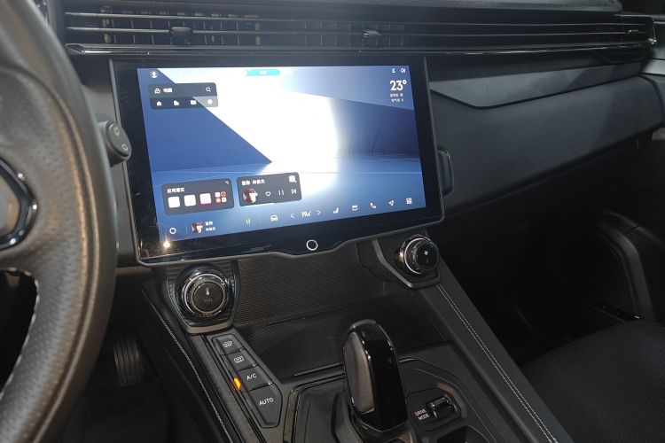 Lynk & Co 01 EM-P 2022 car image #13