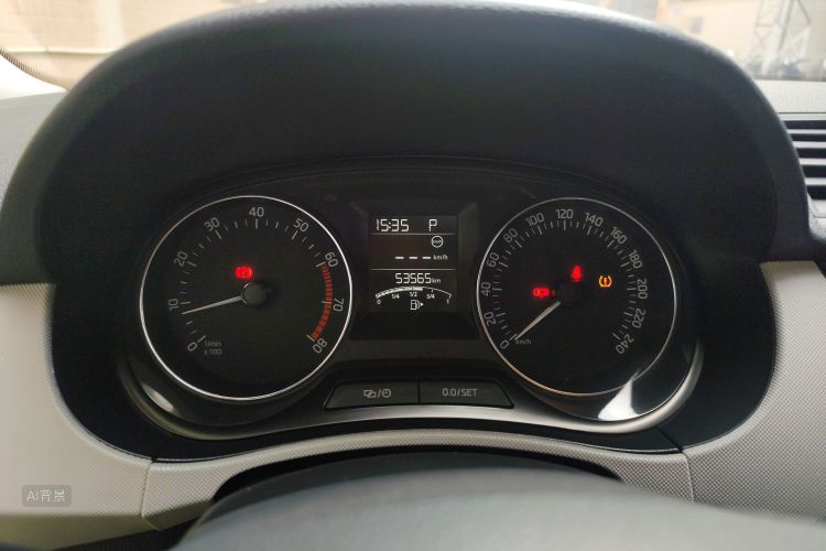 Skoda Fabia 2016 immagine di auto #13